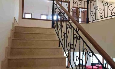 SPACIOUS 5BR HOUSE WITH GARDEN AND
SWIMMING POOL SOUTH JAKARTA