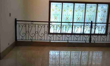 SPACIOUS 5BR HOUSE WITH GARDEN AND
SWIMMING POOL SOUTH JAKARTA