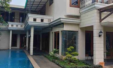 SPACIOUS 5BR HOUSE WITH GARDEN AND
SWIMMING POOL SOUTH JAKARTA