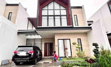 Villa Mewah + Kolam Renang beserta Perabotan di Cluster Eksklusif Kota Batu. View Pegunungan dan Kota.