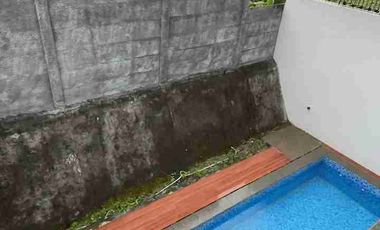 Villa Mewah + Kolam Renang beserta Perabotan di Cluster Eksklusif Kota Batu. View Pegunungan dan Kota.