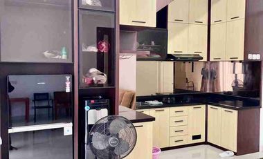 Villa Mewah + Kolam Renang beserta Perabotan di Cluster Eksklusif Kota Batu. View Pegunungan dan Kota.