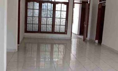 disewakan rumah setrasari kulon, cocok juga untuk kantor
