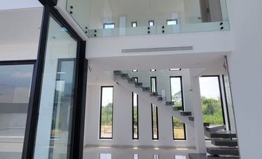 En venta lujosa y moderna casa esquinera de estreno en Isla Celeste, etapa Babor, Nuevo Samborondon