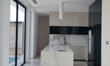 En venta lujosa y moderna casa esquinera de estreno en Isla Celeste, etapa Babor, Nuevo Samborondon