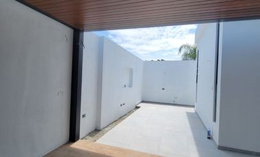 En venta lujosa y moderna casa esquinera de estreno en Isla Celeste, etapa Babor, Nuevo Samborondon