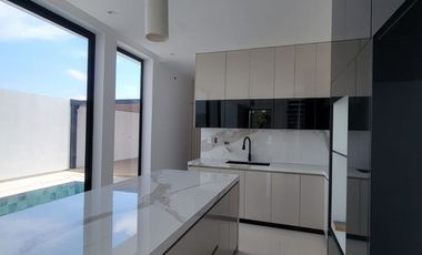 En venta lujosa y moderna casa esquinera de estreno en Isla Celeste, etapa Babor, Nuevo Samborondon