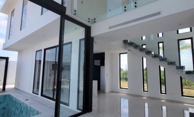 En venta lujosa y moderna casa esquinera de estreno en Isla Celeste, etapa Babor, Nuevo Samborondon