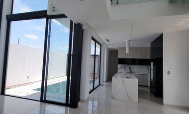 En venta lujosa y moderna casa esquinera de estreno en Isla Celeste, etapa Babor, Nuevo Samborondon