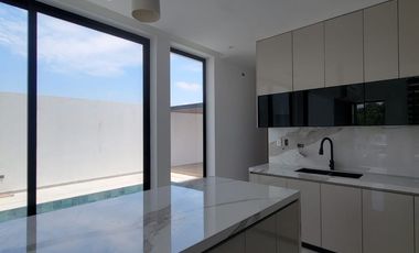 En venta lujosa y moderna casa esquinera de estreno en Isla Celeste, etapa Babor, Nuevo Samborondon