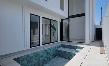 En venta lujosa y moderna casa esquinera de estreno en Isla Celeste, etapa Babor, Nuevo Samborondon