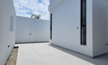 En venta lujosa y moderna casa esquinera de estreno en Isla Celeste, etapa Babor, Nuevo Samborondon