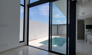 En venta lujosa y moderna casa esquinera de estreno en Isla Celeste, etapa Babor, Nuevo Samborondon