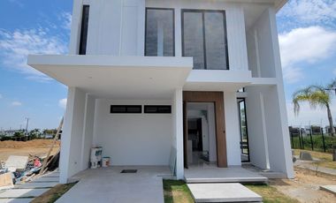En venta lujosa y moderna casa esquinera de estreno en Isla Celeste, etapa Babor, Nuevo Samborondon