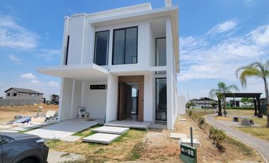 En venta lujosa y moderna casa esquinera de estreno en Isla Celeste, etapa Babor, Nuevo Samborondon