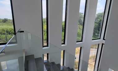En venta lujosa y moderna casa esquinera de estreno en Isla Celeste, etapa Babor, Nuevo Samborondon