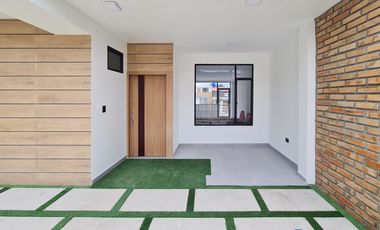 Casa en venta en la urbanización Juan José Castillo al sur de la ciudad de Loja