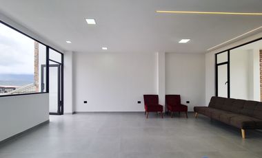 Casa en venta en la urbanización Juan José Castillo al sur de la ciudad de Loja