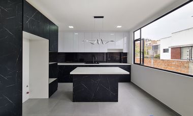 Casa en venta en la urbanización Juan José Castillo al sur de la ciudad de Loja