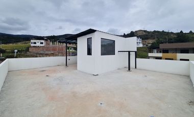Casa en venta en la urbanización Juan José Castillo al sur de la ciudad de Loja