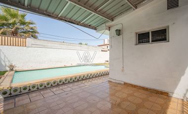 SE VENDE CASA A CUADRAS DE PLAYA CAVANCHA