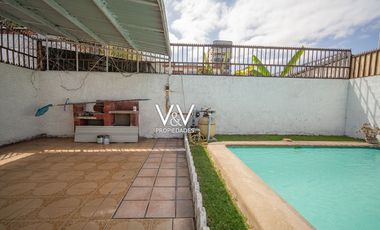 SE VENDE CASA A CUADRAS DE PLAYA CAVANCHA