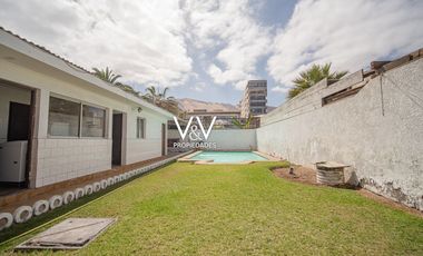 SE VENDE CASA A CUADRAS DE PLAYA CAVANCHA