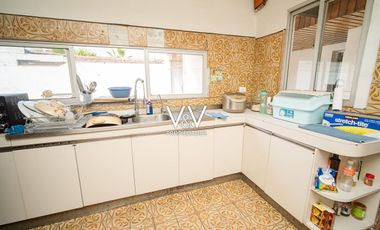 SE VENDE CASA A CUADRAS DE PLAYA CAVANCHA