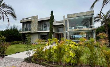 Casa de renta Club arrayanes Puembo