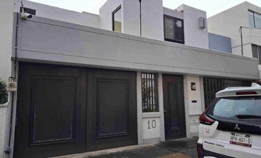 Casa en Venta en Lomas de Santa Cruz, Naucalpan de Juárez.