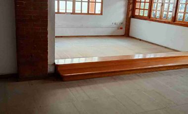 LOCAL SUPER UBICADO, EN PLAZA COMERCIAL