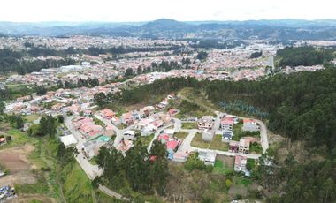 VENDO TERRENO EN LAS ORQUIDEAS CUENCA