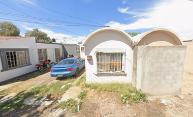 Gran oportunidad de inversión, casa de recuperación bancaria en col. Amistad, Torreón, a precio de remate. Márcanos y te platicamos como.