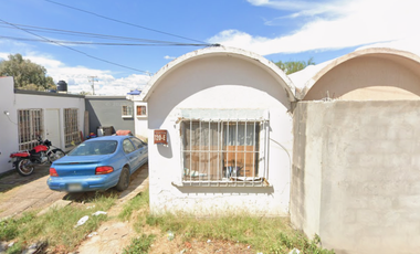 Gran oportunidad de inversión, casa de recuperación bancaria en col. Amistad, Torreón, a precio de remate. Márcanos y te platicamos como.