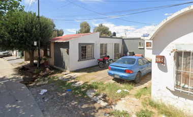 Gran oportunidad de inversión, casa de recuperación bancaria en col. Amistad, Torreón, a precio de remate. Márcanos y te platicamos como.