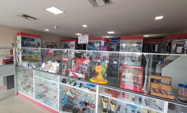 En alquiler local en River Plaza en Aurora.(PC)