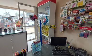 En alquiler local en River Plaza en Aurora.(PC)