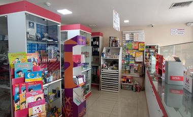 En alquiler local en River Plaza en Aurora.(PC)