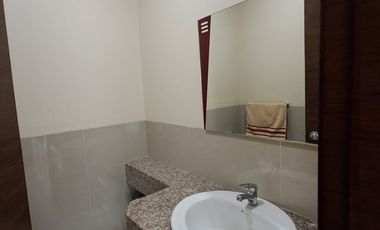 En alquiler local en River Plaza en Aurora.(PC)