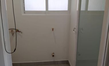 LINDA CASA TOTALMENTE EQUIPADA EN UNA GRAN ZONA