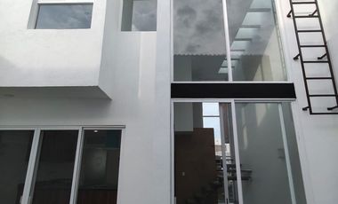 LINDA CASA TOTALMENTE EQUIPADA EN UNA GRAN ZONA