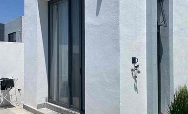 VENDO CASA UNA PLANTA  LOMAS DE JURIQUILLA HERMOSA  NUEVA FINOS ACBADOS