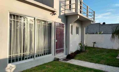 VENDO hermosa casa muy cerca de la playa en fraccionamiento cerrado