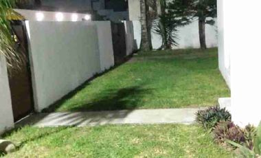 VENDO hermosa casa muy cerca de la playa en fraccionamiento cerrado