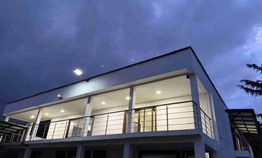 SE ARRIENDA FINCA EN LA VIA MARINILLA-SANTUARIO