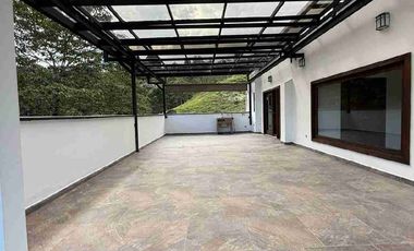 SE ARRIENDA FINCA EN LA VIA MARINILLA-SANTUARIO