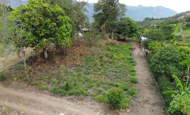 LOTE EN YUNGUILLA A POCOS METROS DE LA VIA