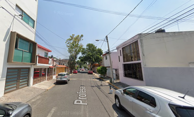 EXCELENTE CASA EN VENTA Y EN PROMOCION HASTA EL MES DE DICIEMBRE U7BICADA EN SANTA vERACRUZ 15 LOTE 48 NZA10 VALLE DE STA MONICA TLALNEPANTLA EDO DE M