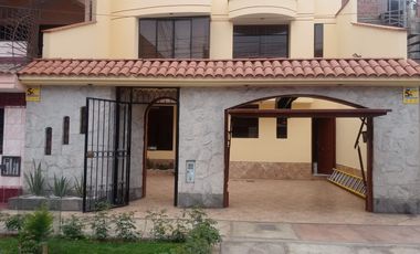 🏡 ALQUILER DE AMPLIA CASA – URB. MARINOS ANTARES, SMP