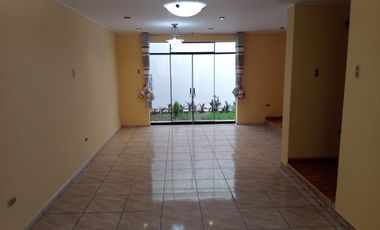 🏡 ALQUILER DE AMPLIA CASA – URB. MARINOS ANTARES, SMP